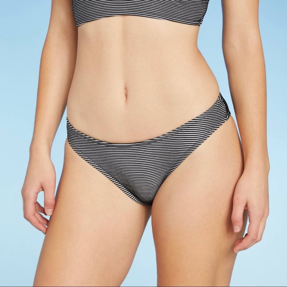 Women's Textured Cheeky Bikini Bottom
Shade & Shore Black/White Stripe M